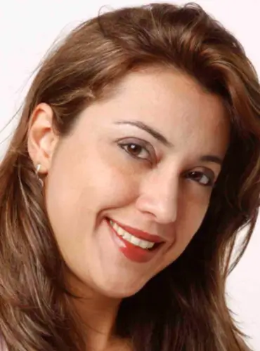 Profa. Dra. Chennyfer Dobbins Abi Rached